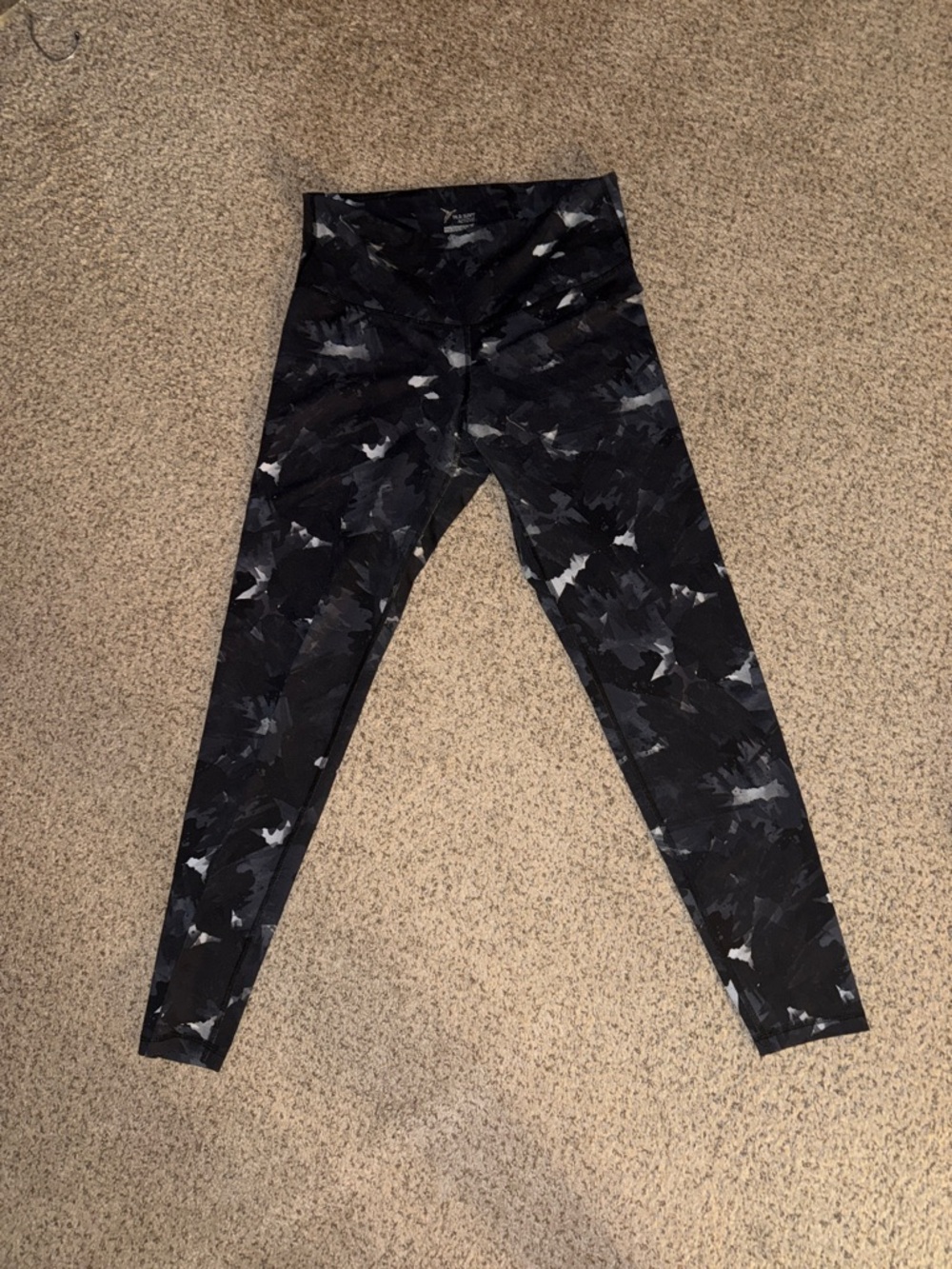 Old Navy Black & Gray Camouflage Leggings